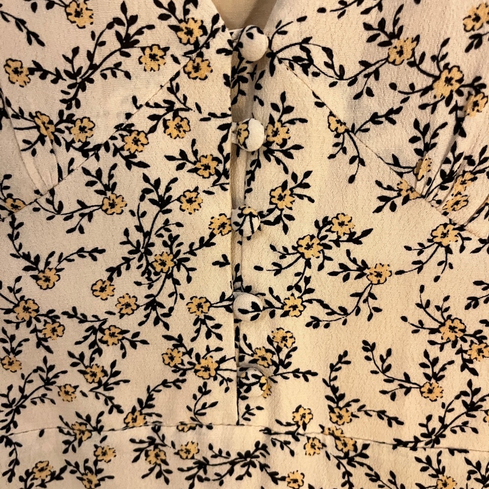Cupcakes and cashmere Floral V-Neck Dress - Picture 5 of 11